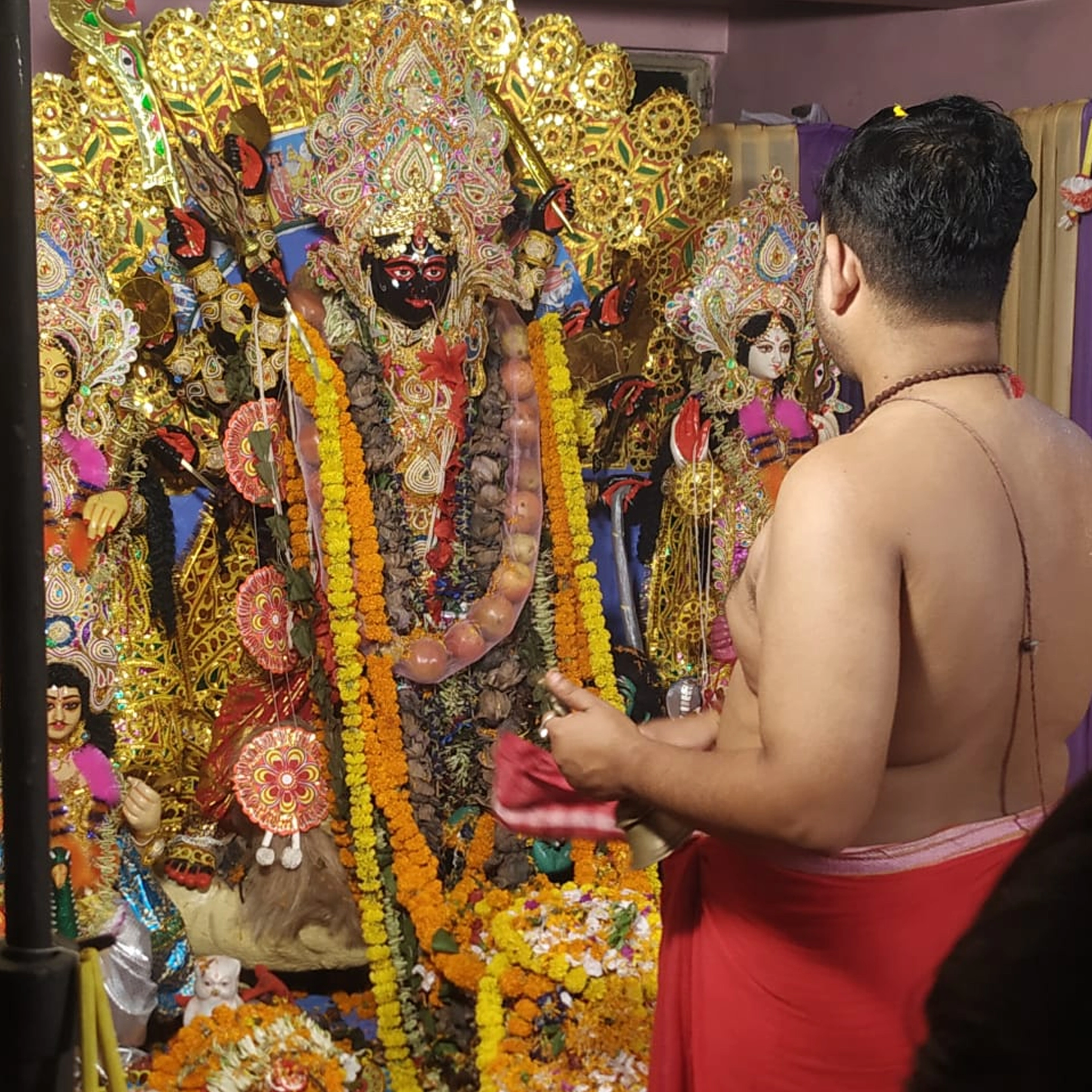 Purohit Mr. Somnath Chakraborty in Agarpara 4